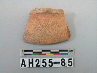 藏品(紅色夾砂陶口緣殘件)的圖片